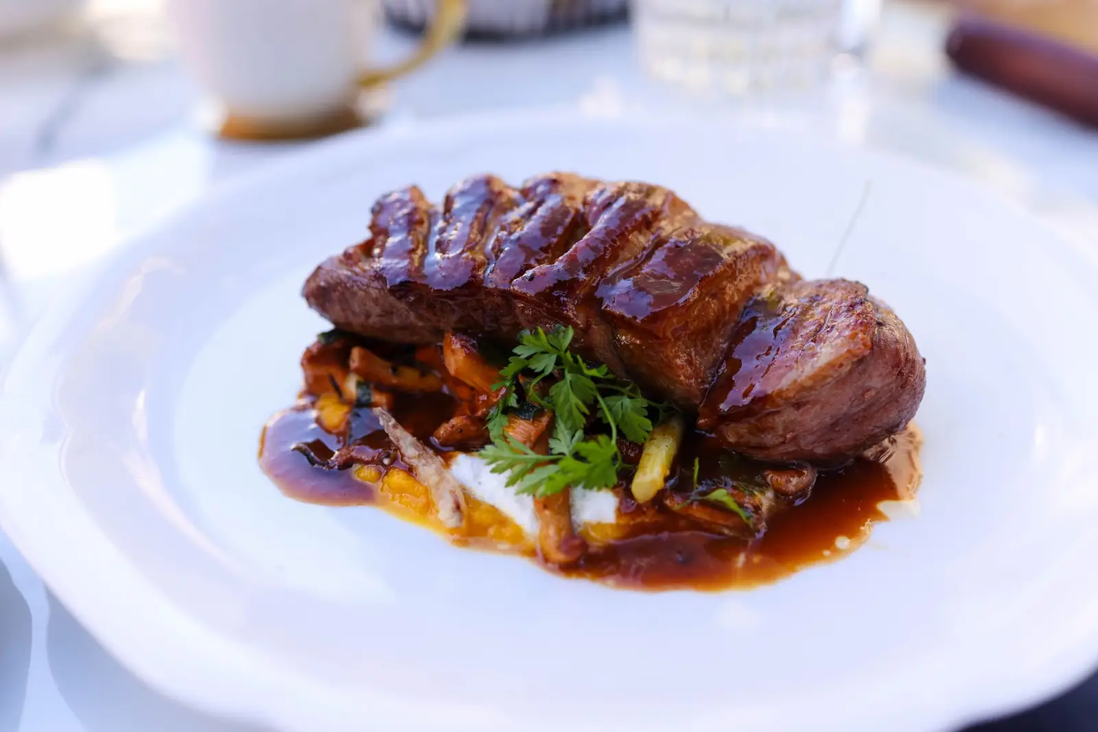 Dining detail at Senovar Grand Lodge