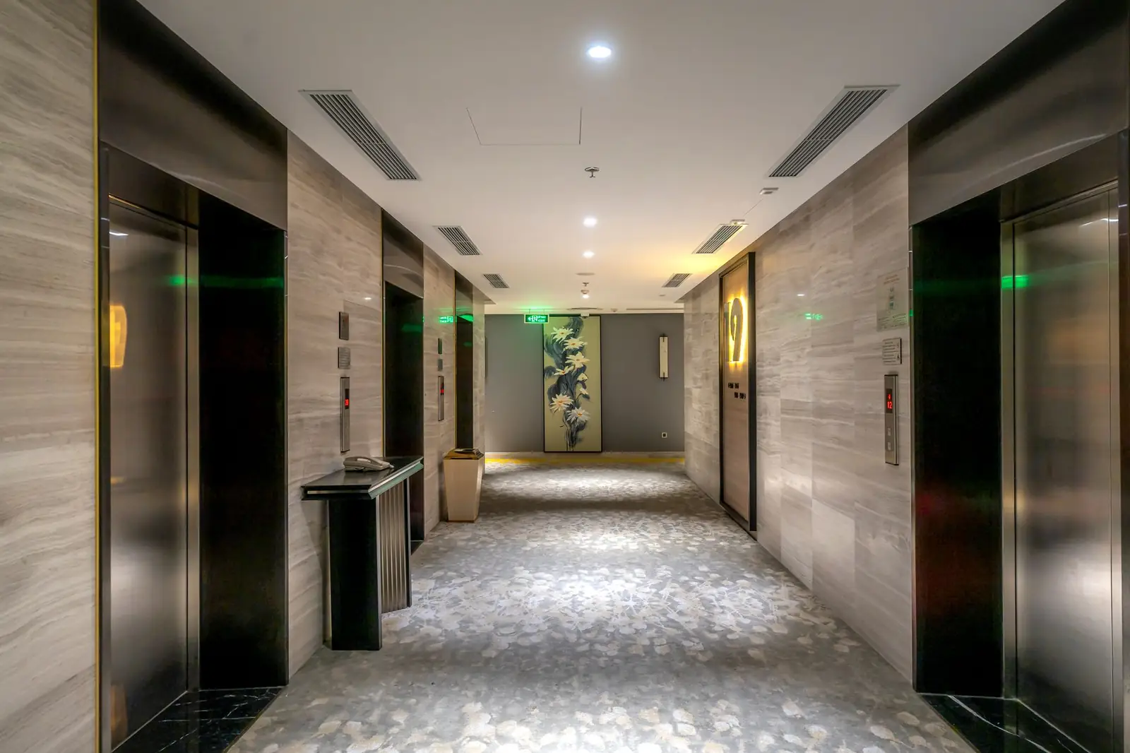 Senovar Grand Lodge interior corridor